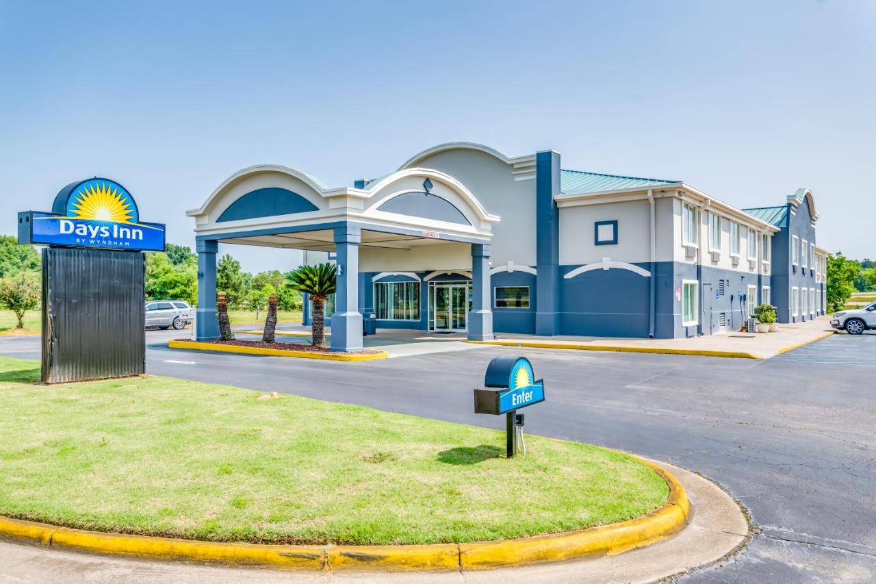 Days Inn By Wyndham Coliseum Montgomery Al Экстерьер фото